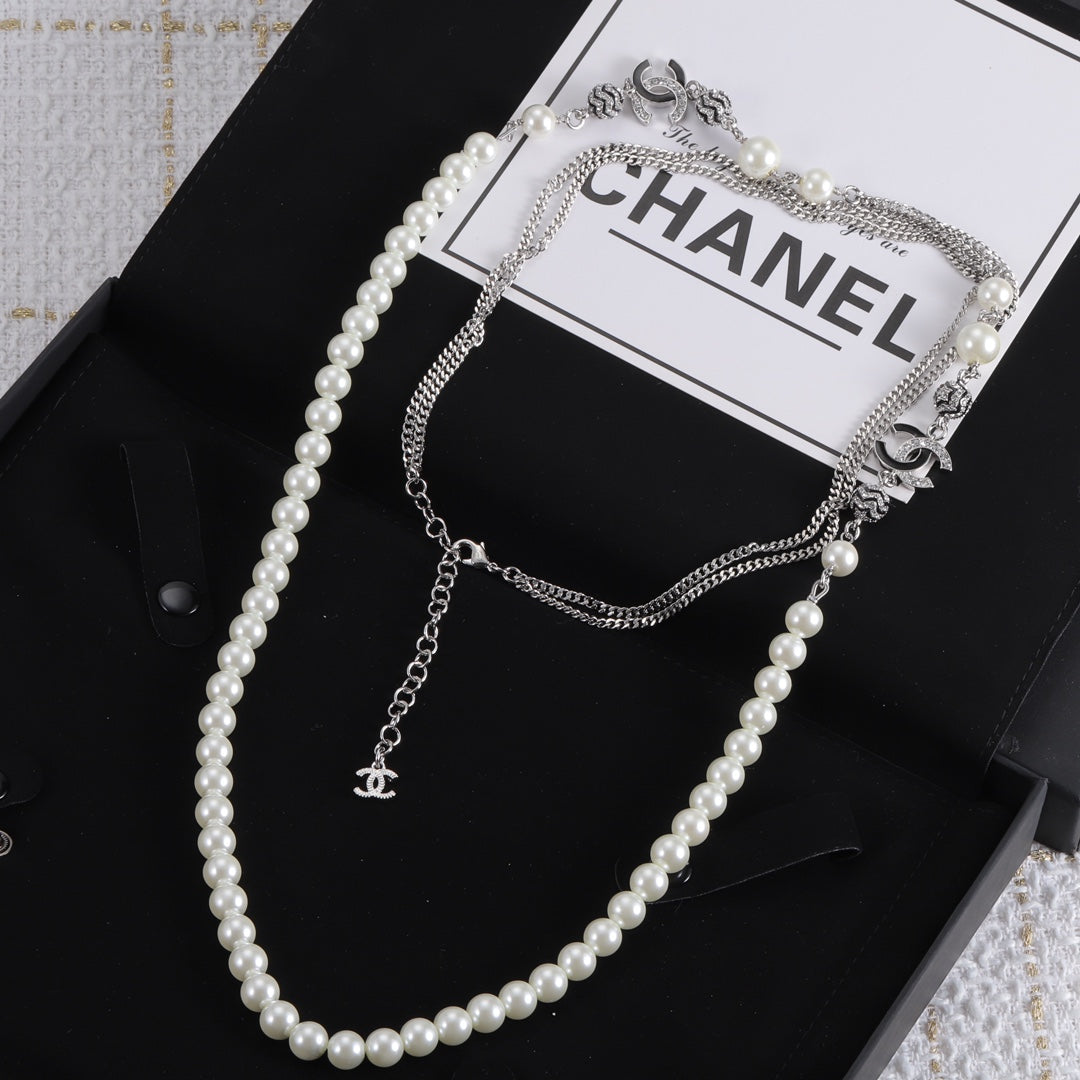 Fashion CC rhinestone pearl flower shape necklace