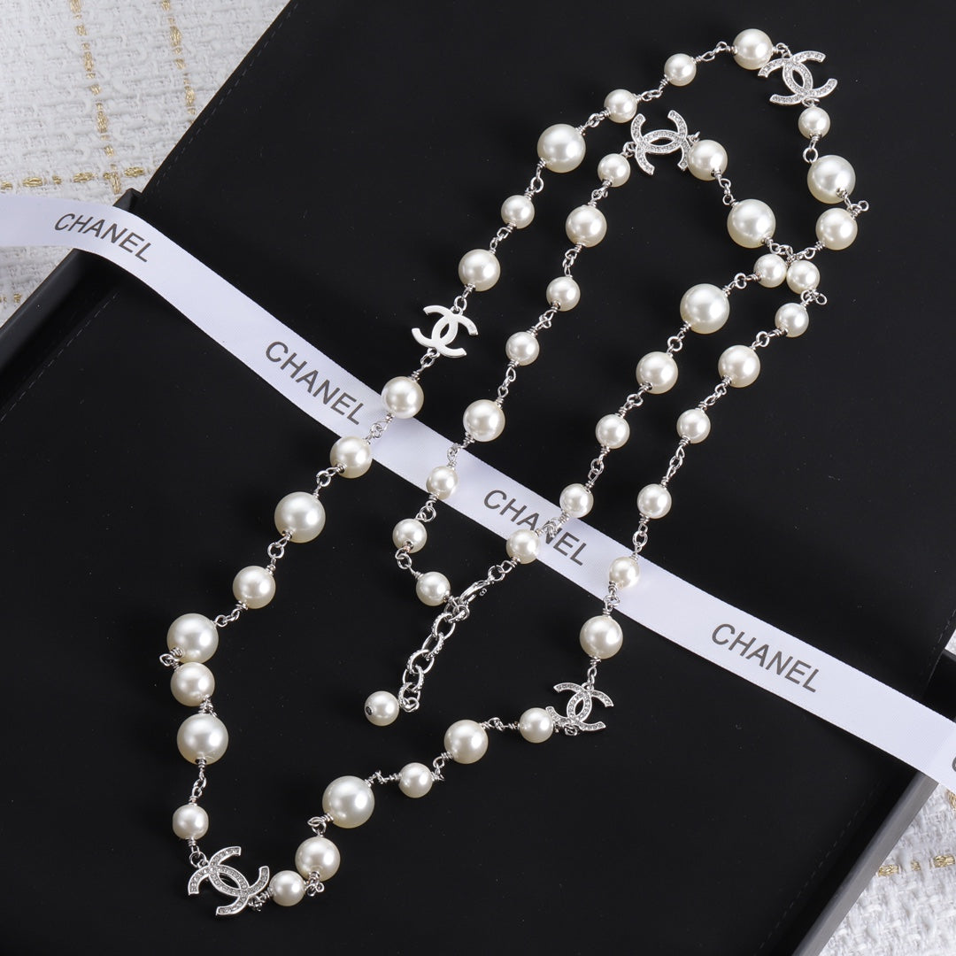 Fashion CC rhinestone pearl flower shape necklace