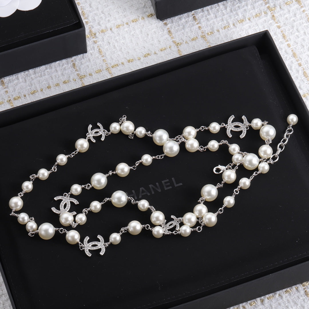 Fashion CC rhinestone pearl flower shape necklace