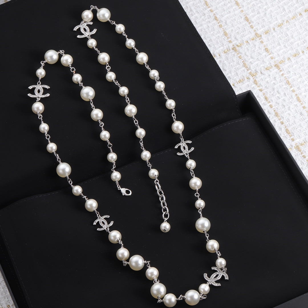 Fashion CC rhinestone pearl flower shape necklace