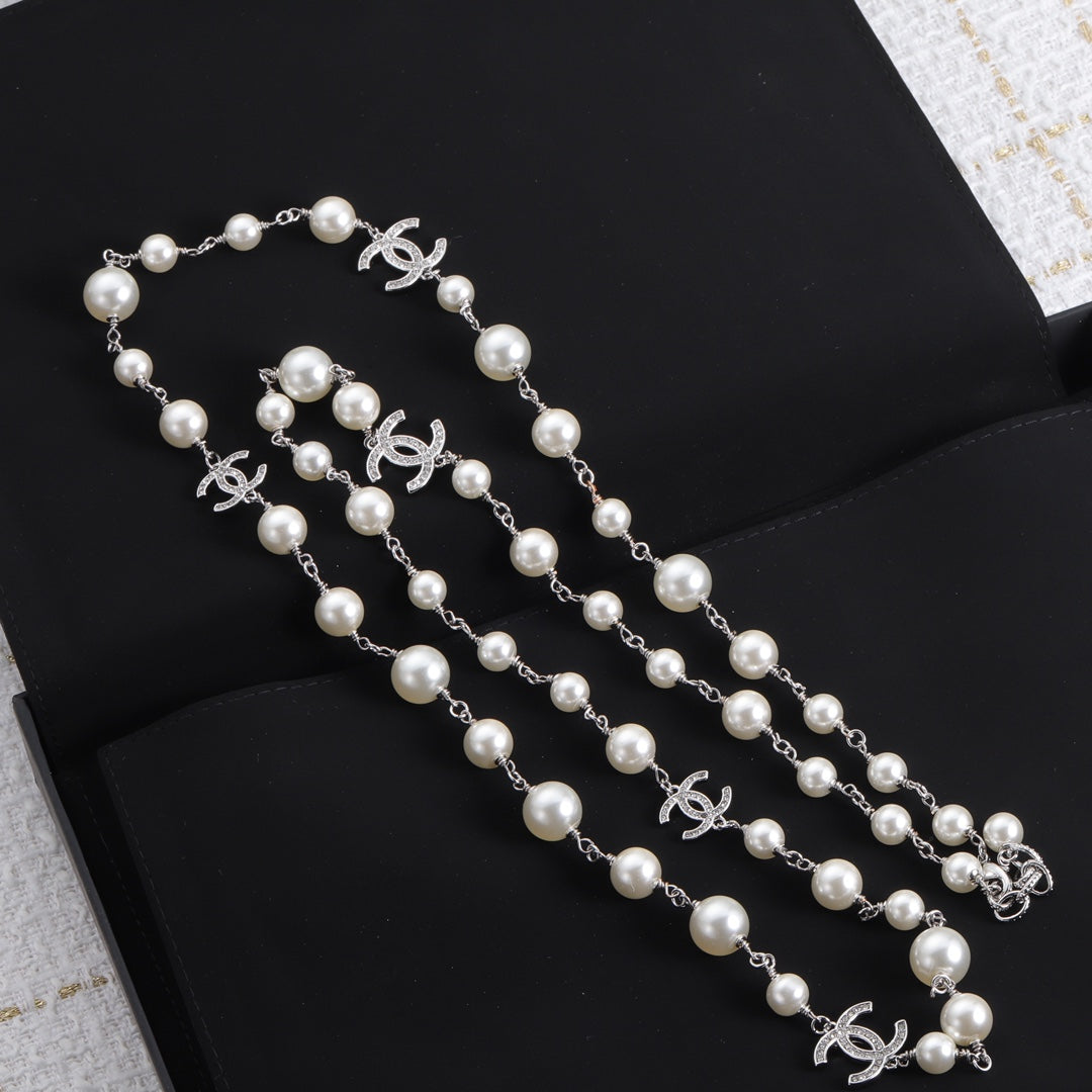 Fashion CC rhinestone pearl flower shape necklace