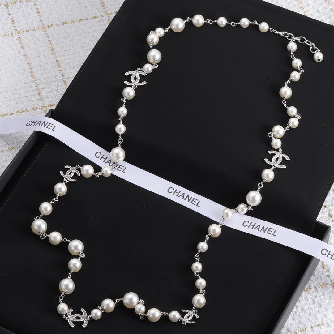 Fashion CC rhinestone pearl flower shape necklace