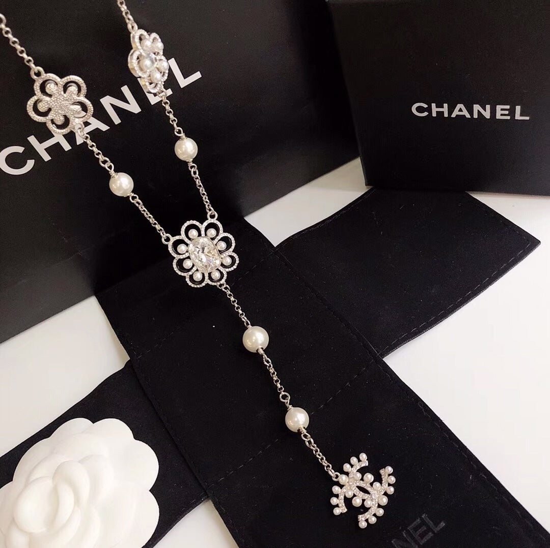 Fashion CC Flower Letter Pearl Necklace