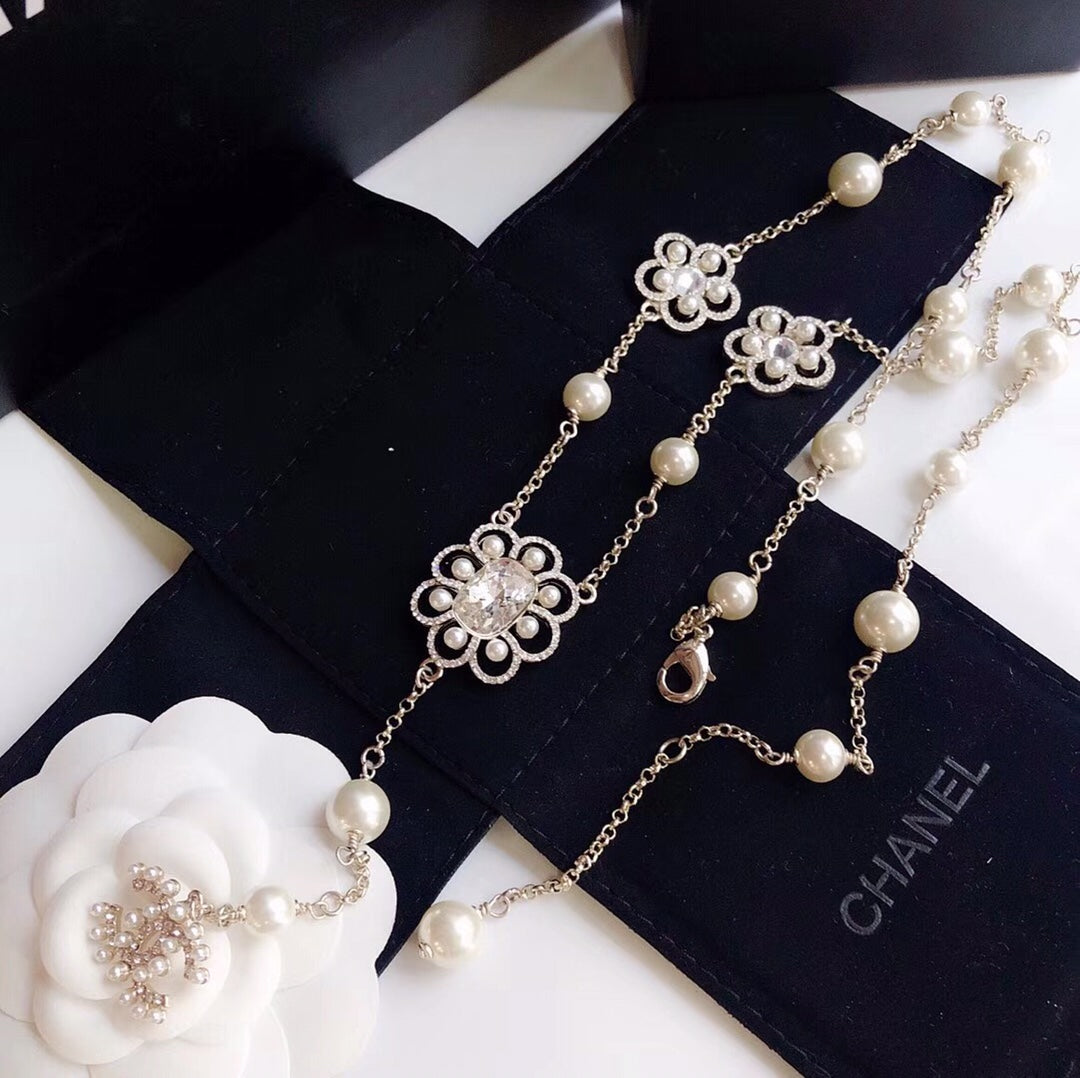 Fashion CC Flower Letter Pearl Necklace