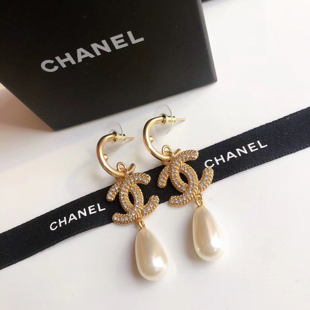 Fashion CC rhinestone pearl earrings