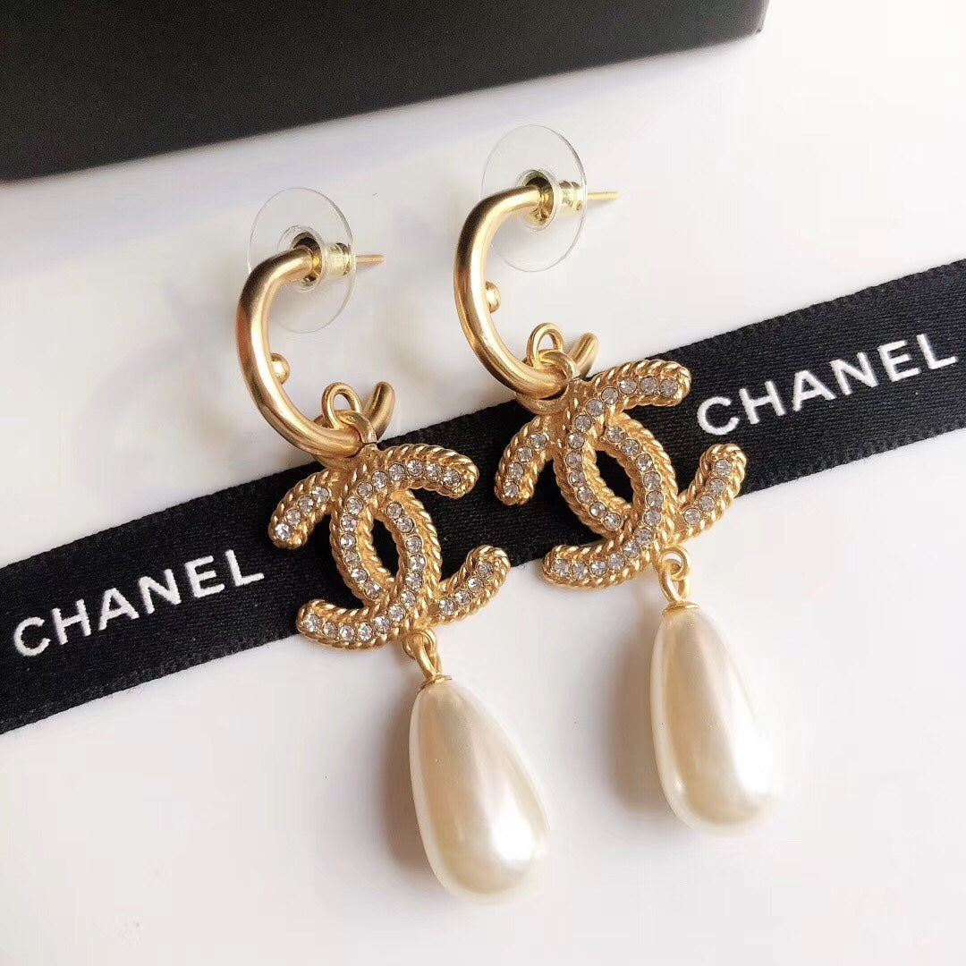 Fashion CC rhinestone pearl earrings