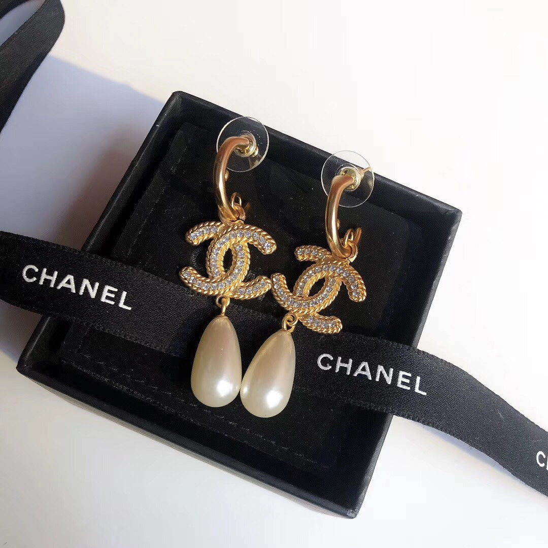 Fashion CC rhinestone pearl earrings