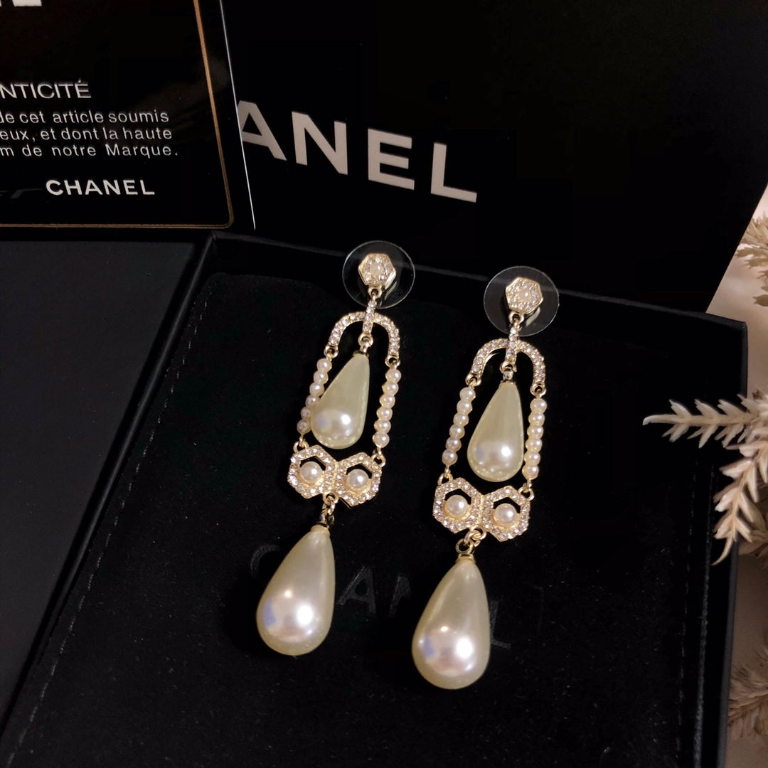 Fashion CC rhinestone pearl earrings