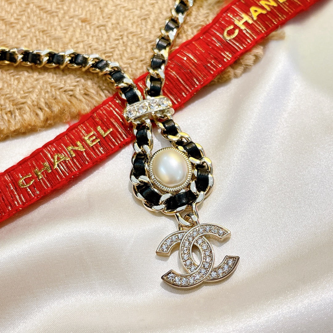 CC Pearl Pendant Necklace