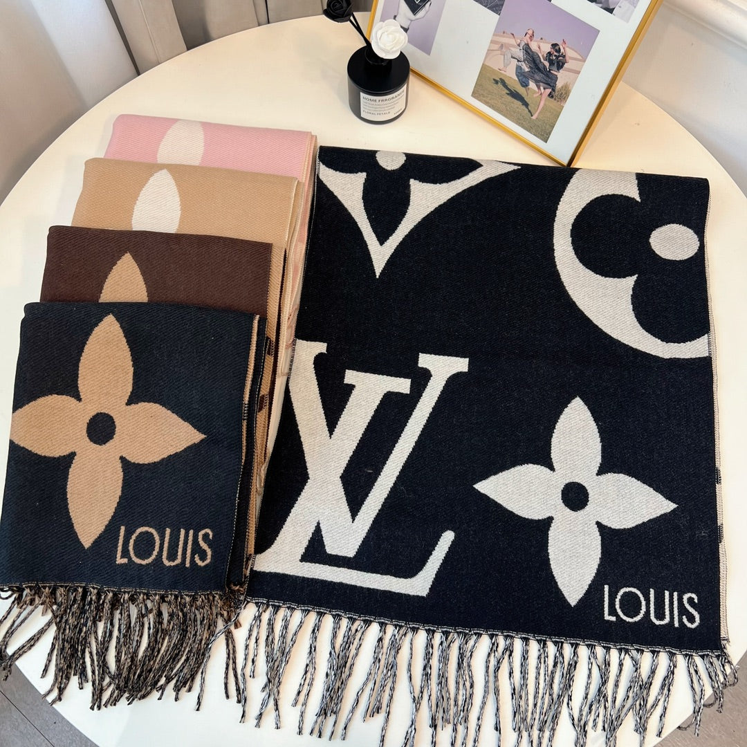 Fashionable four-leaf clover oblique striped scarf