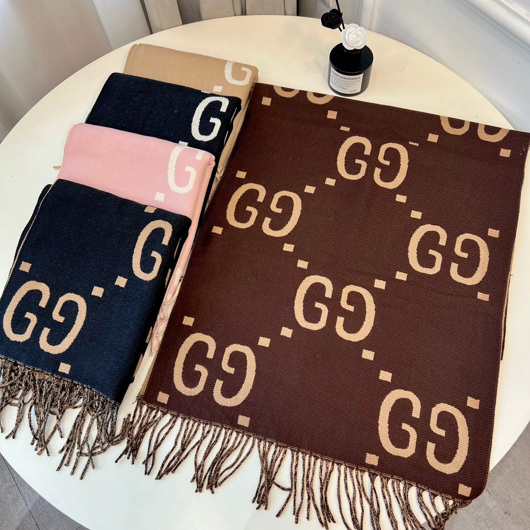 Fashionable GG diagonal striped scarf