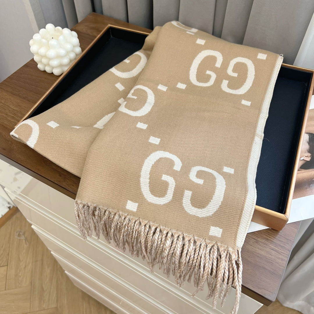 Fashionable GG diagonal striped scarf