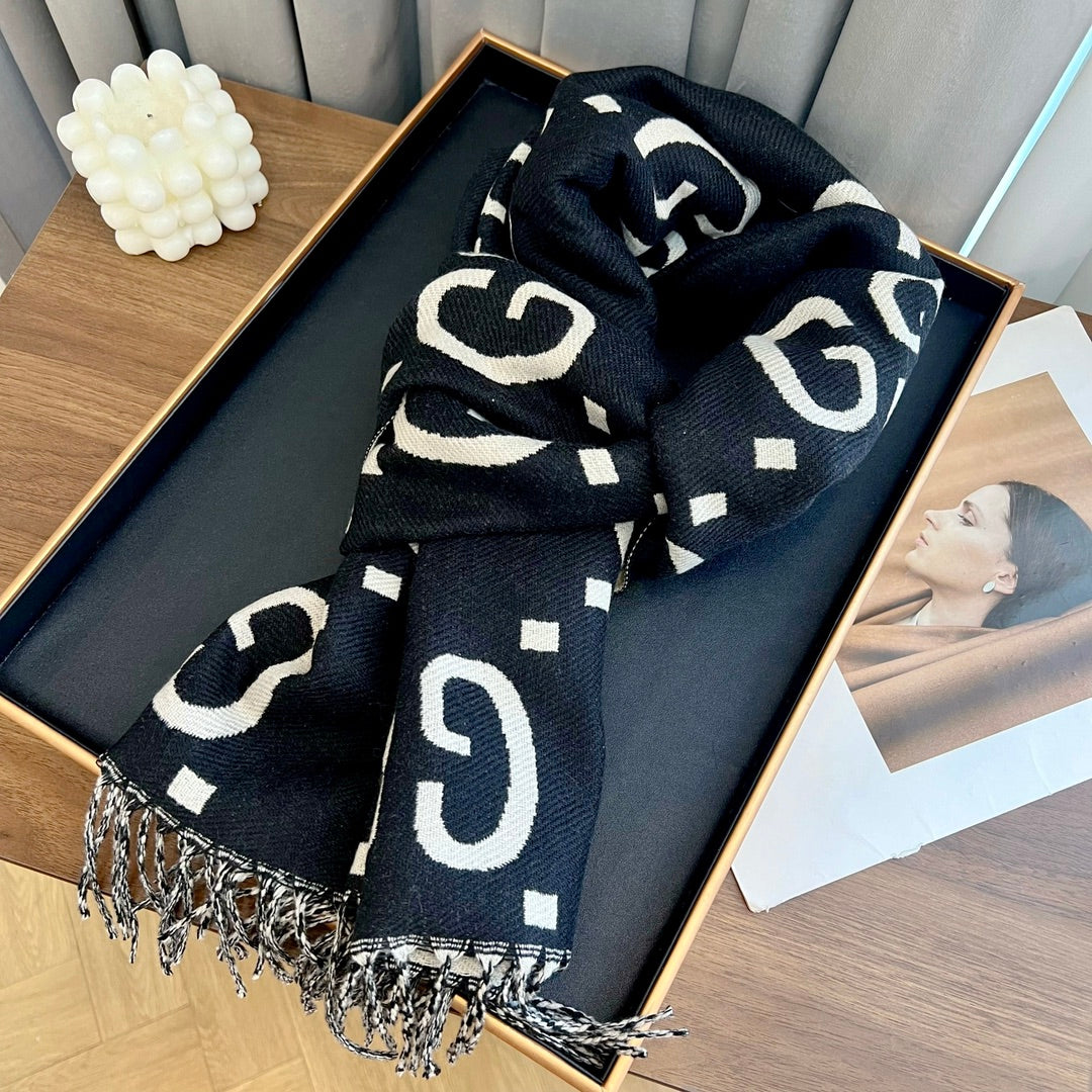 Fashionable GG diagonal striped scarf