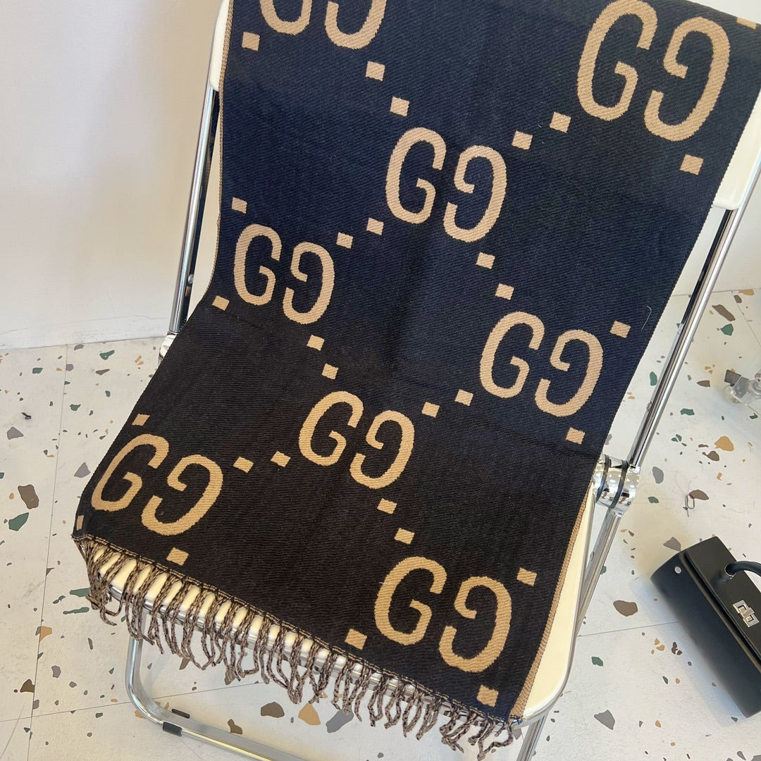 Fashionable GG diagonal striped scarf