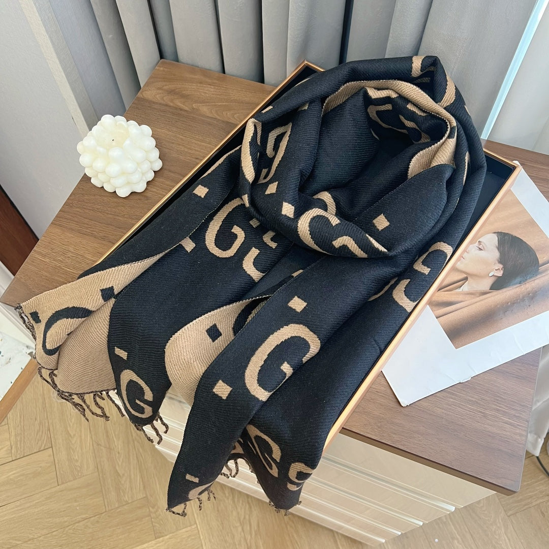 Fashionable GG diagonal striped scarf