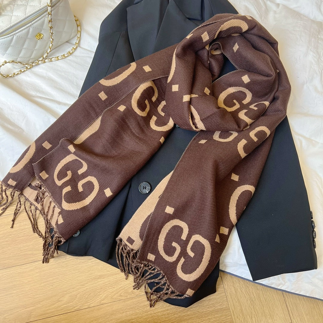 Fashionable GG diagonal striped scarf