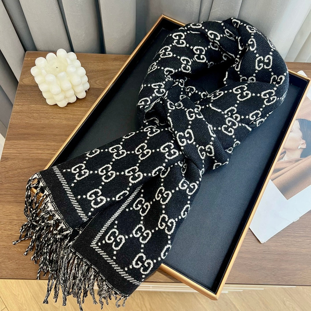 Fashionable GG diagonal striped scarf