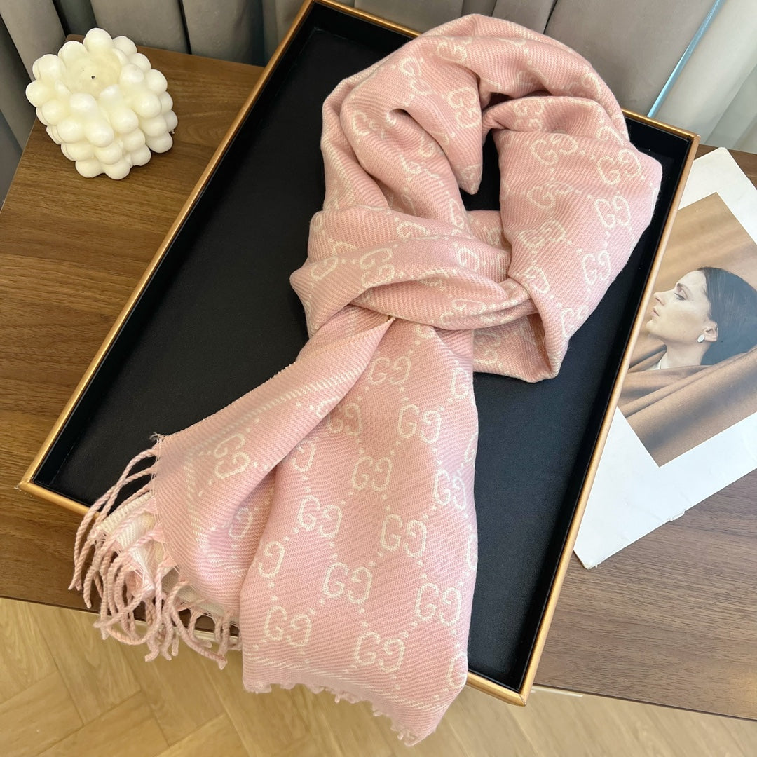 Fashionable GG diagonal striped scarf