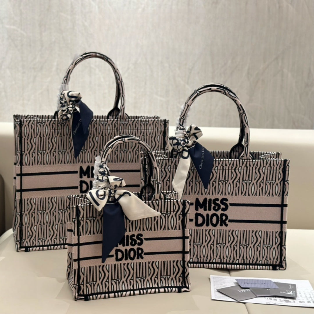 Fashion CD Embroidery Pattern Handbag