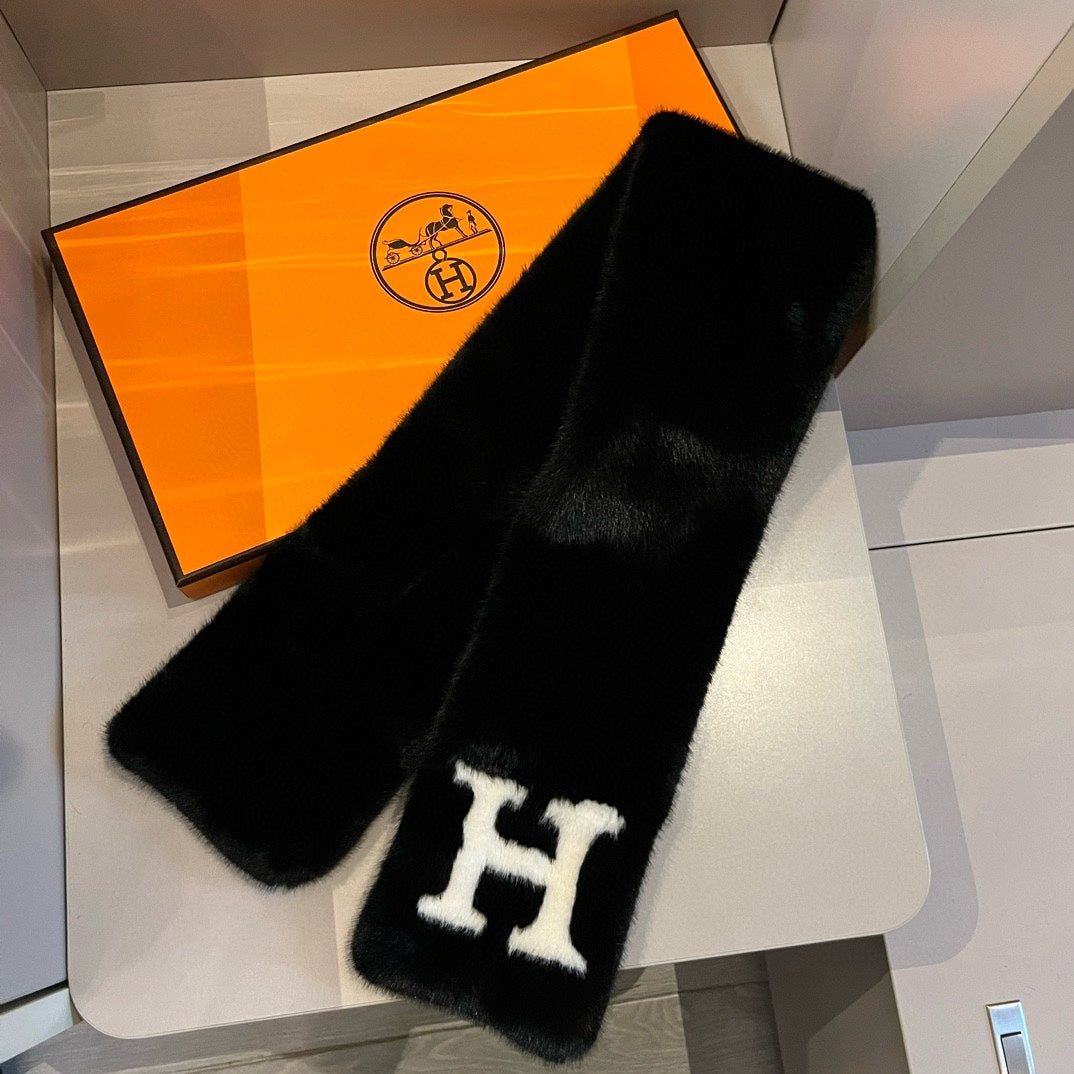 Fashion H letter scarf