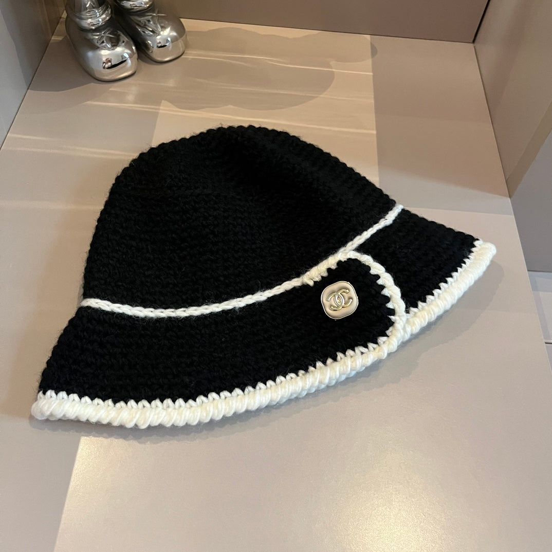 Fashion plush four-leaf clover knitted hat