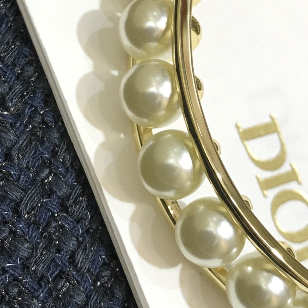 Elegant Pearl Bracelet