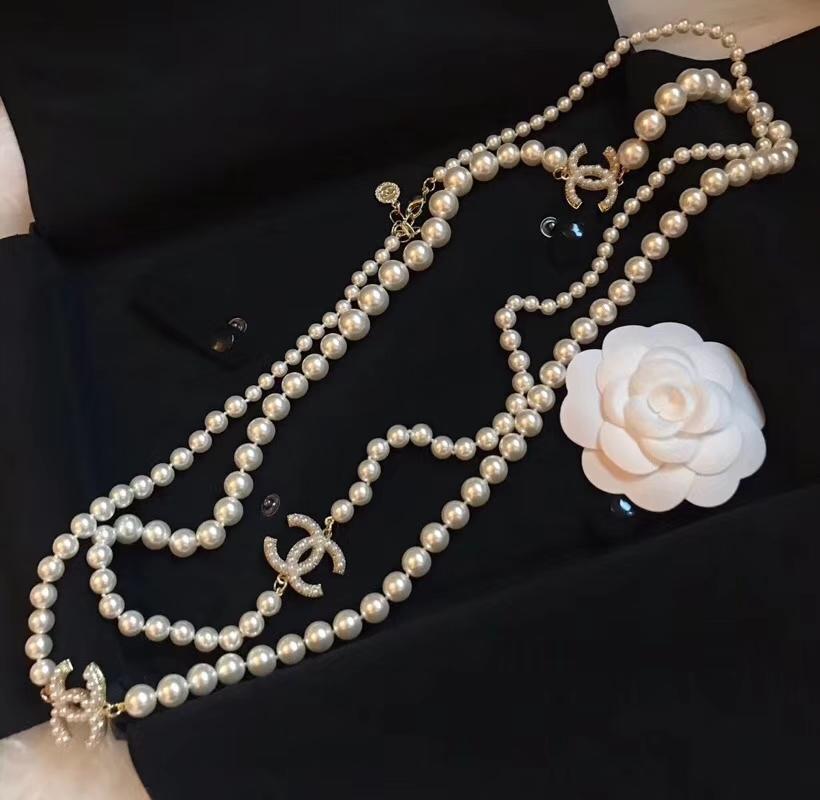 Fashion irregular long pearl necklace