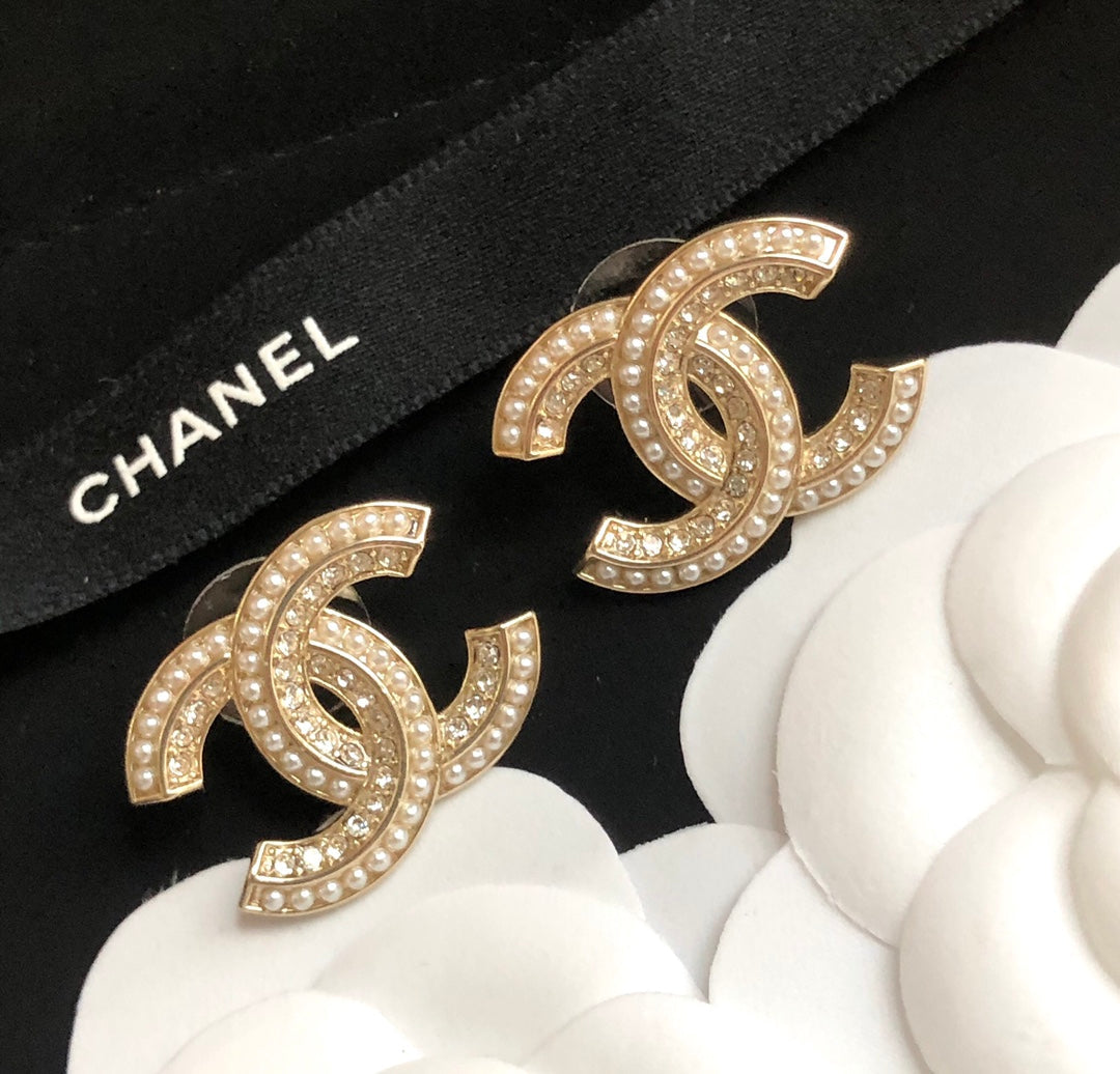 Fashion CC pearl earrings