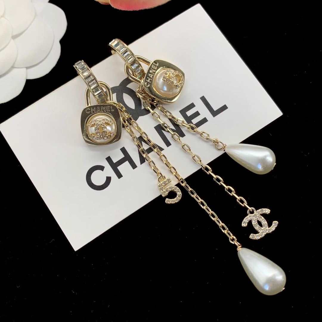 Fashion CC Rhinestone Pearl Dangle Earrings