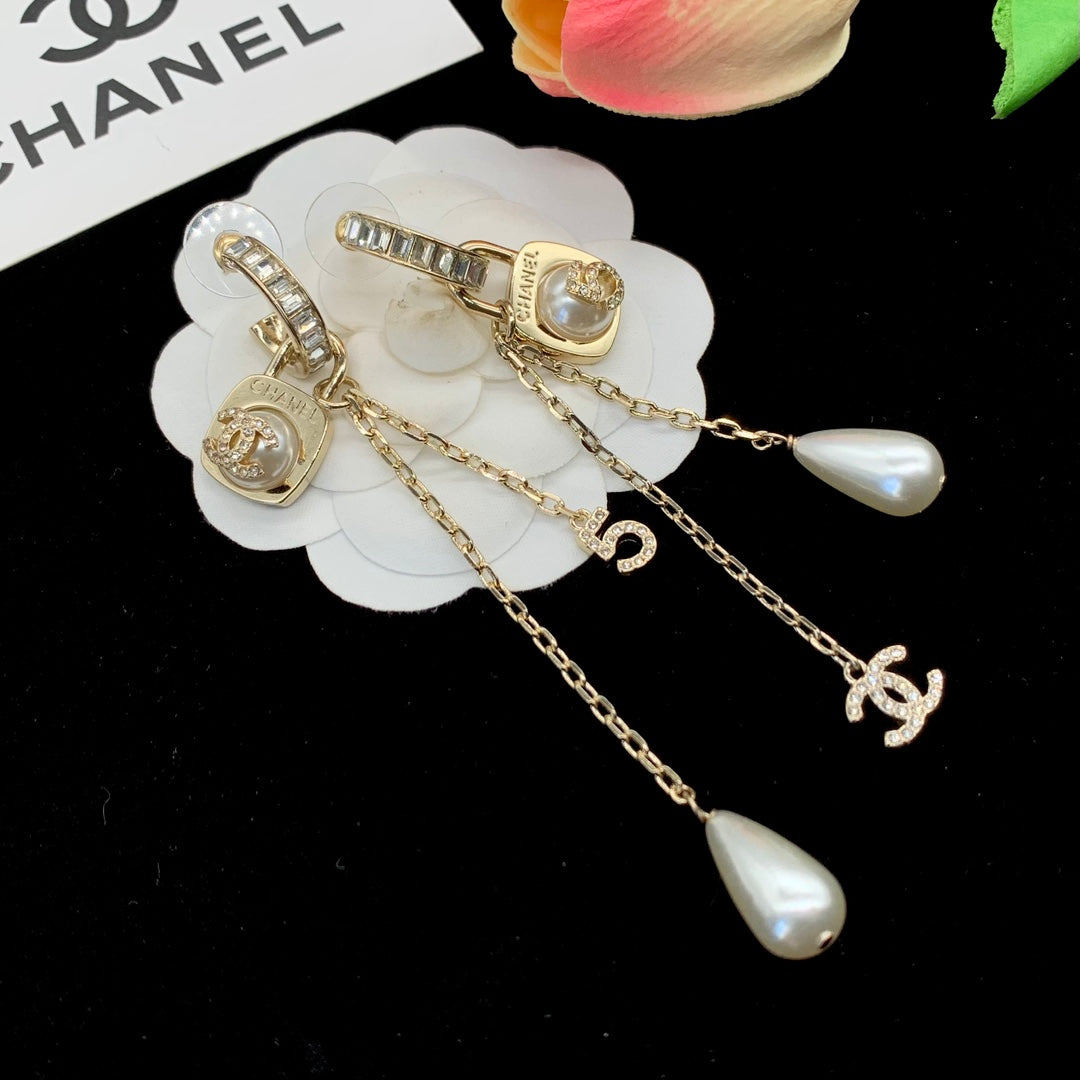 Fashion CC Rhinestone Pearl Dangle Earrings