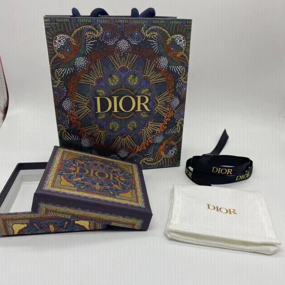 DIOR_0b4e7b60-739c-4ff5-8426-ed290279d350.jpg